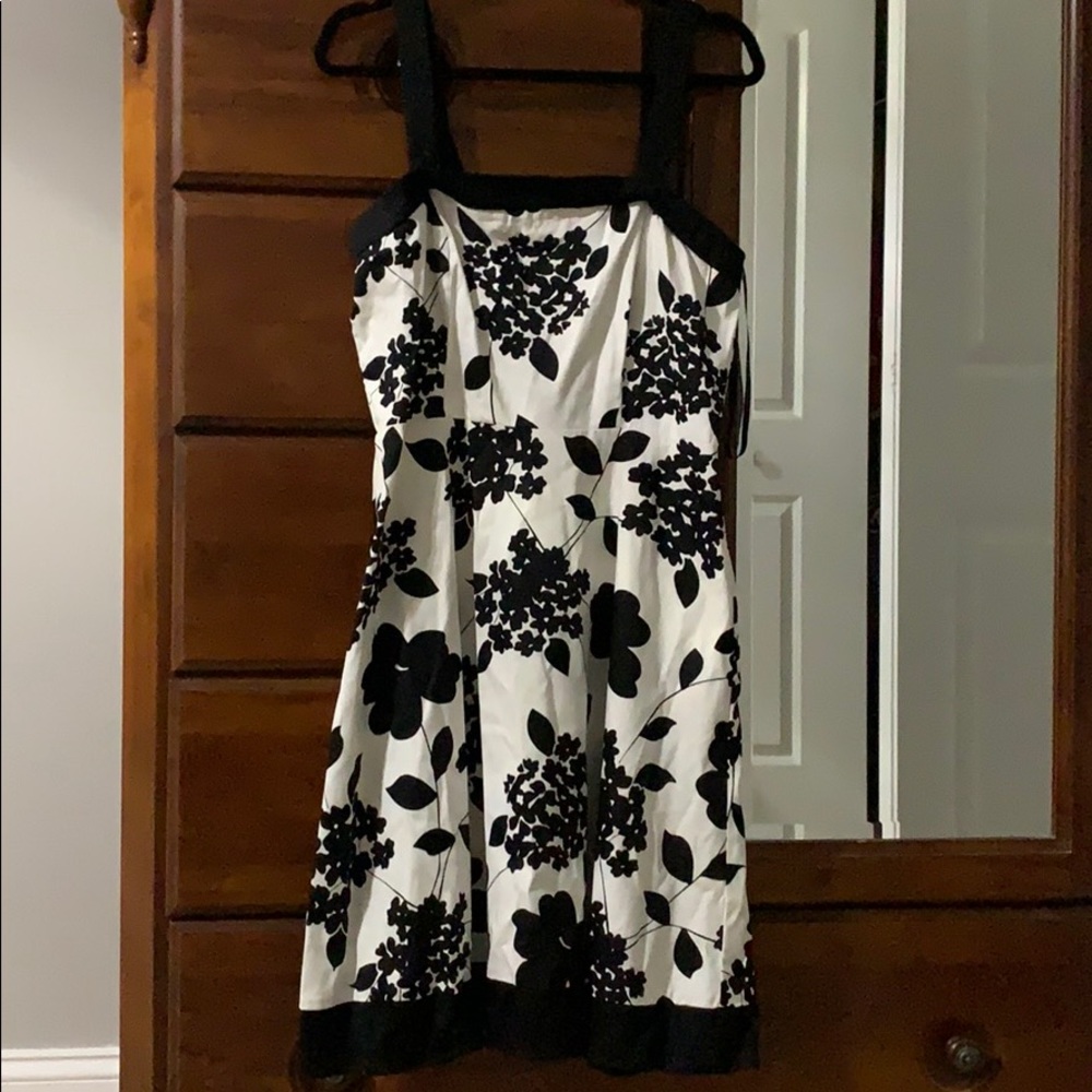 Black and white sleeveless dress